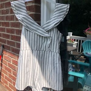 Boutique striped romper with ruffle sleeves Size L
